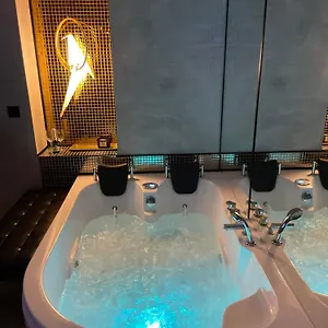 https://apartament-z-jacuzzi-w-sercu-krakowa.krakowhotelspoland.com